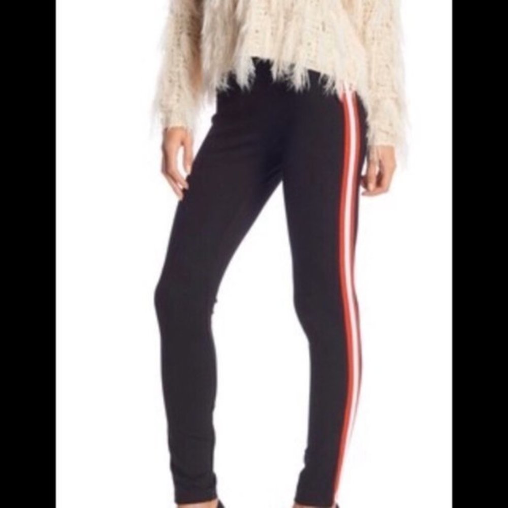 Romeo & Juliet Couture Red/White Pin Stripe Black‎ Leggings